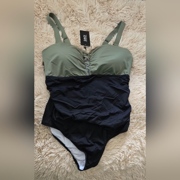 Women Plus Size One Piece Swimsuit #886 - Picture 2 of 11